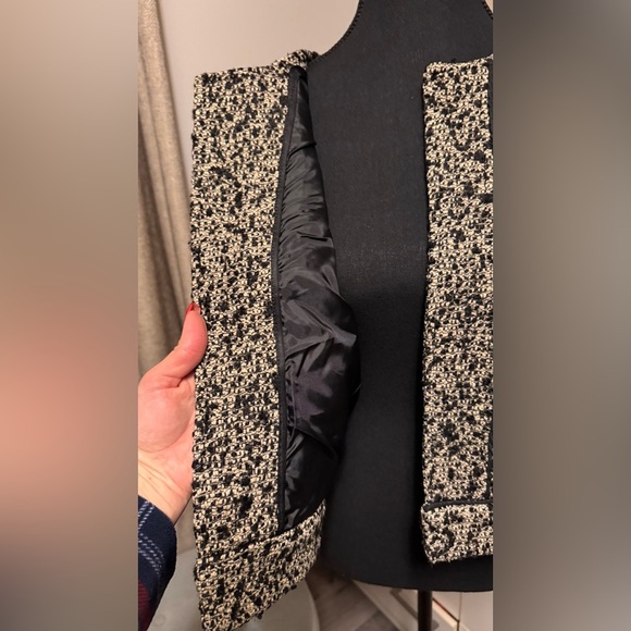 Chic Black and White Textured spring jacket - Picture 7 of 8
